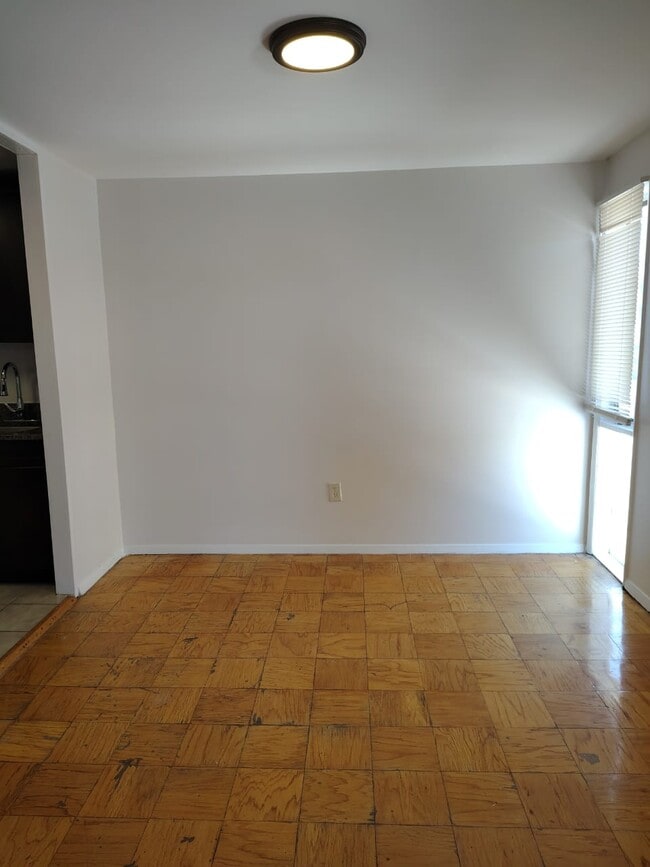 Building Photo - 7208-72C2 Donnell Pl