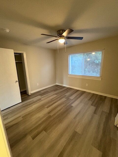 Building Photo - 904 E 14th St