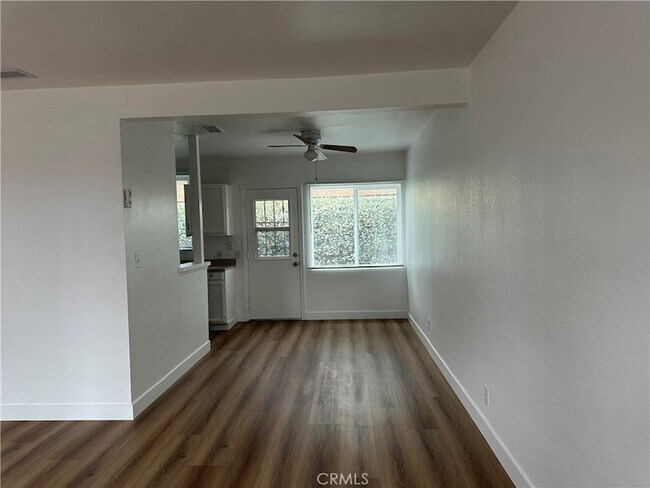 Building Photo - 4930 N Vincent Ave