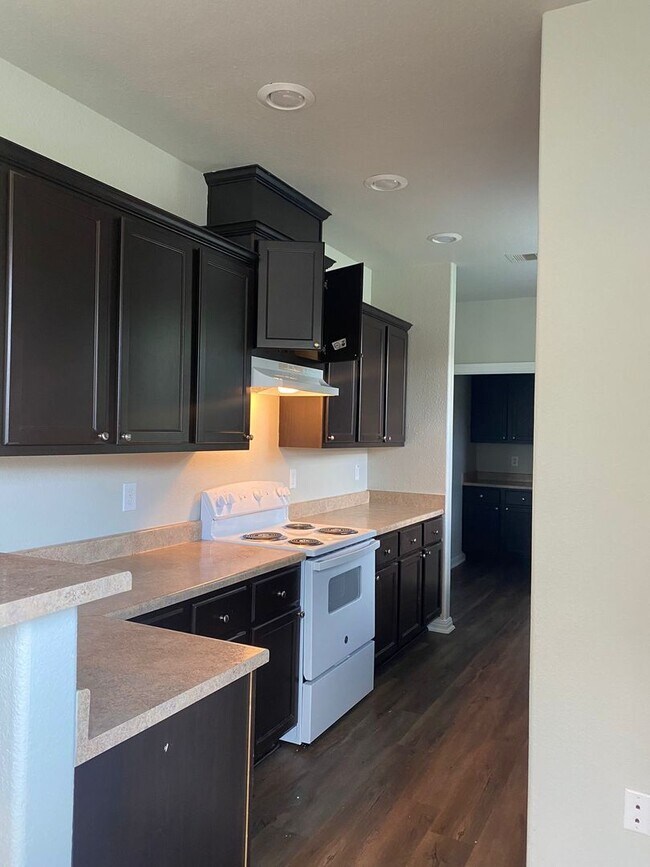 Building Photo - Charming 2 BR / 2 BA Beaumont home — updat...