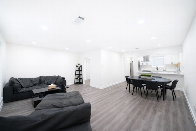 Building Photo - 5221 Bonita Ave