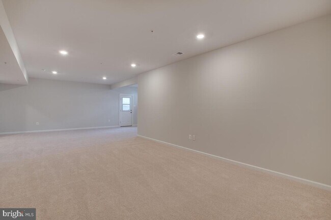 Building Photo - 6308 Savannah Dr
