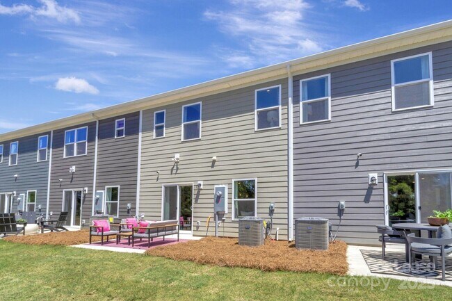 Building Photo - 747 Lock Haven Dr NW