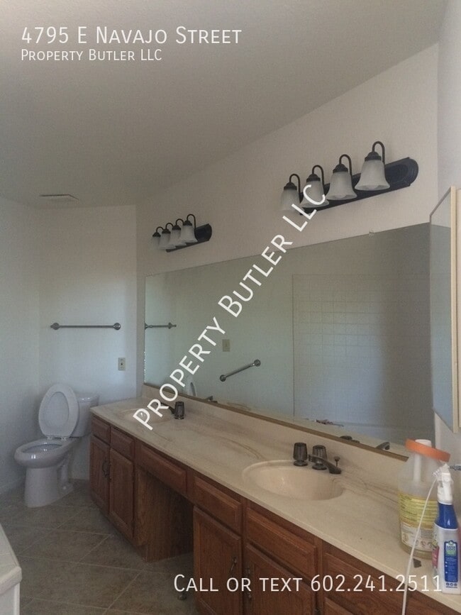 Building Photo - 4795 E Navajo St