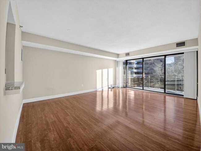 Building Photo - 1530 Key Blvd