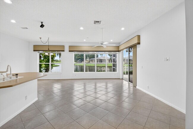 Building Photo - 7975 Rockford Rd