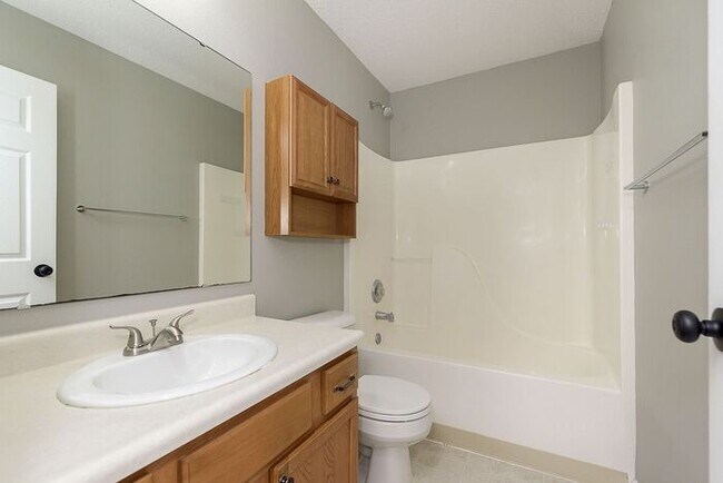 Building Photo - Newly Refurbished 3-Bedroom Ranch in Noblesville!