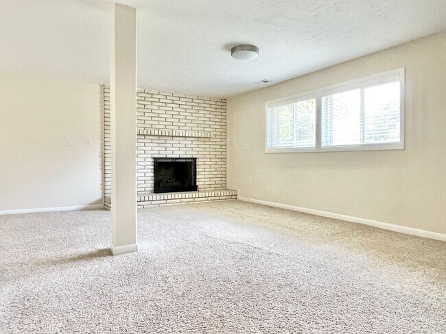 Building Photo - Skiers Haven Near Cottonwood Canyons!