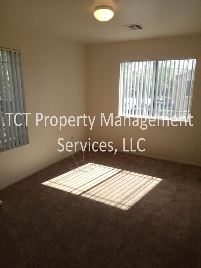 Building Photo - Beautiful Home in the Gardens