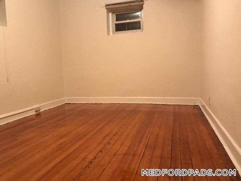 Building Photo - 53 Fellsway W