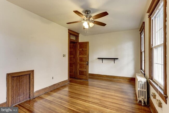 Building Photo - 1015 Quebec Place NW