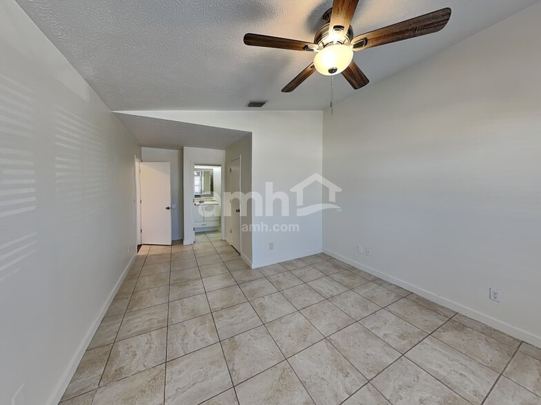 Building Photo - 6707 64th Ln E