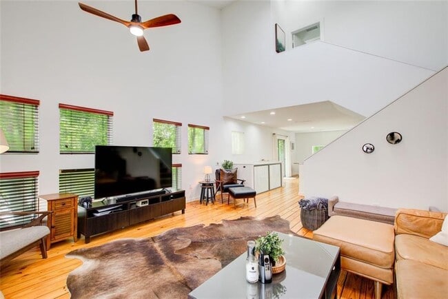 Building Photo - 241 Maynard Terrace SE