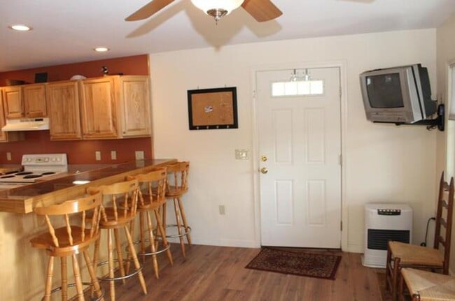 Building Photo - Long Term Rental Meredith, NH