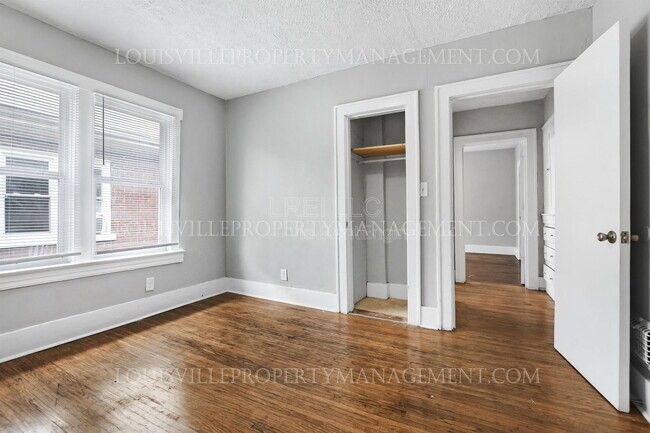 Building Photo - 664 Lindell Ave
