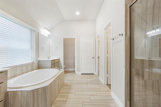 Building Photo - 204 Magdalene Way