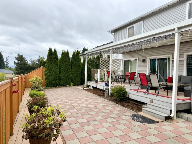 Building Photo - A stunning home in desirable Stendahl Ridge!