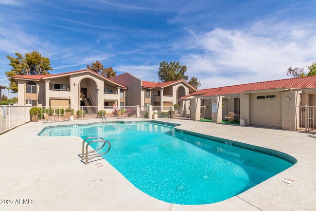 Building Photo - 10610 S 48th St