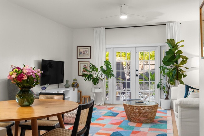 Building Photo - 1321 Bayview Dr