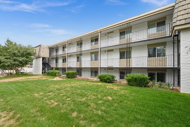 Building Photo - 205 E 4600 S