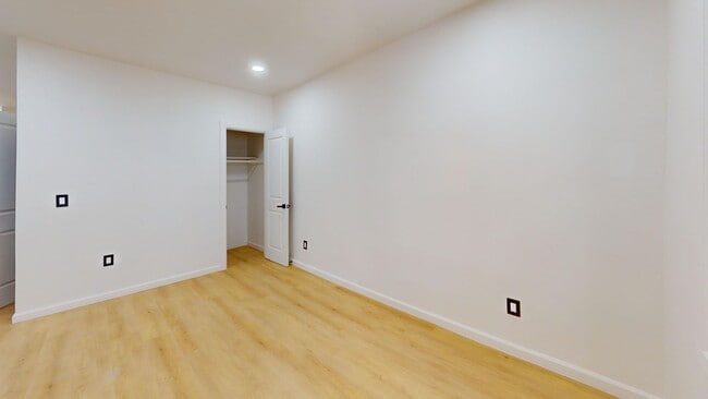 Building Photo - 1318 Holbrook St NE