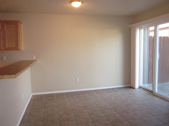 Building Photo - 1962 SW Reindeer Ave