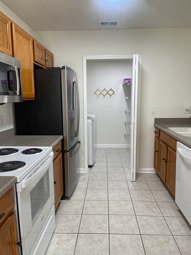 Building Photo - 1300 Royal Troon Ln