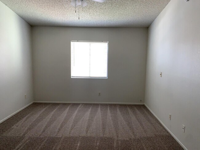 Building Photo - 2182 N Pantano Rd