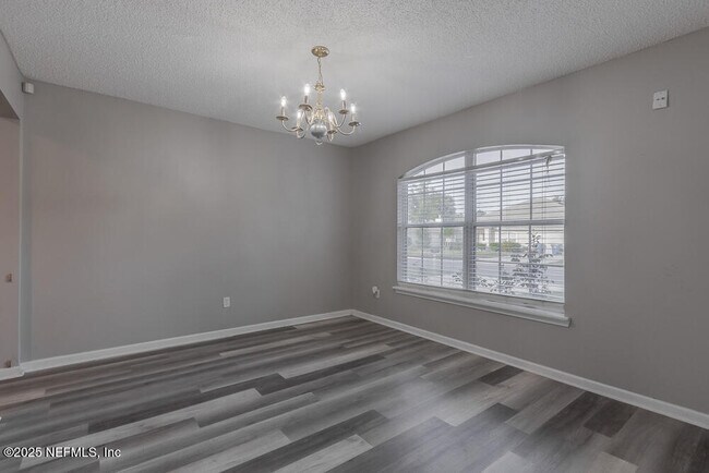 Building Photo - 14004 Crestwick Dr W