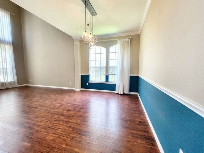 Building Photo - 1617 Sunterro-