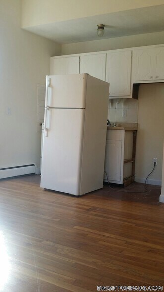 Building Photo - 160 N Beacon St