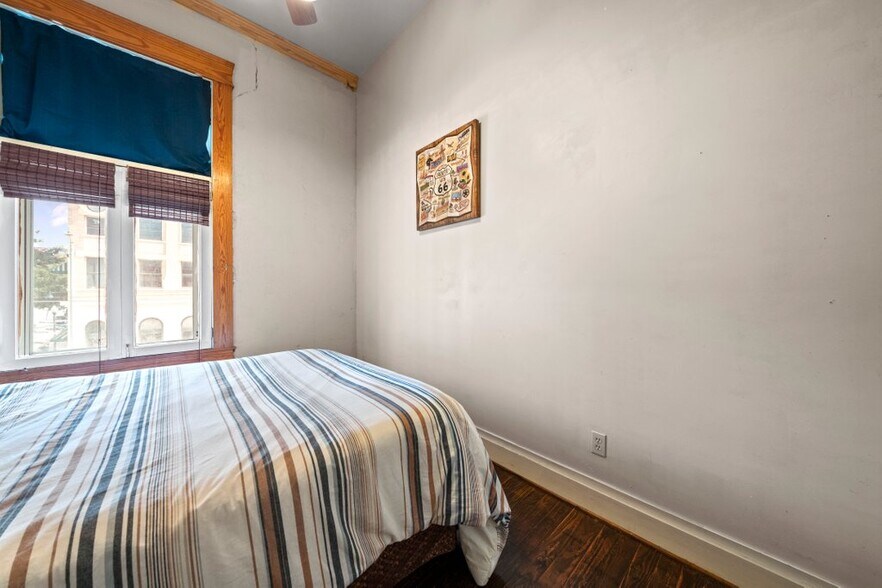 2nd bedroom - 202 E San Antonio St
