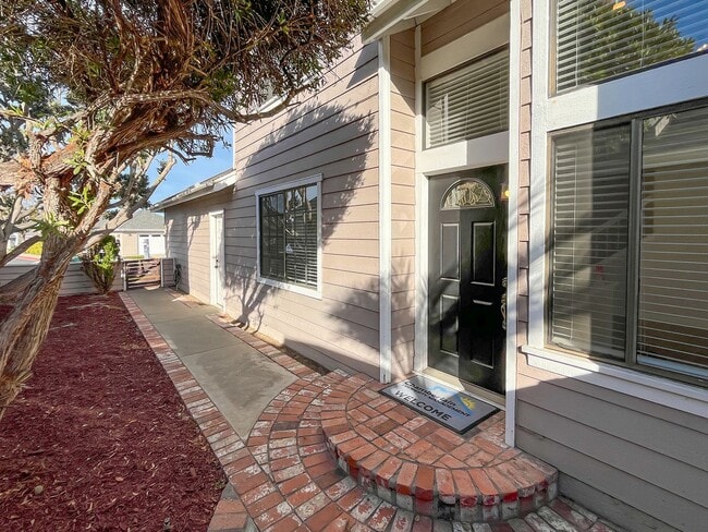 Building Photo - 6908 Quiet Cove Dr