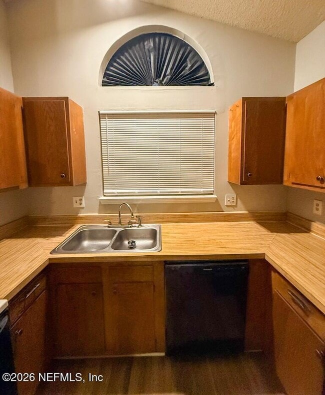 Building Photo - 1261 Montecello Dr