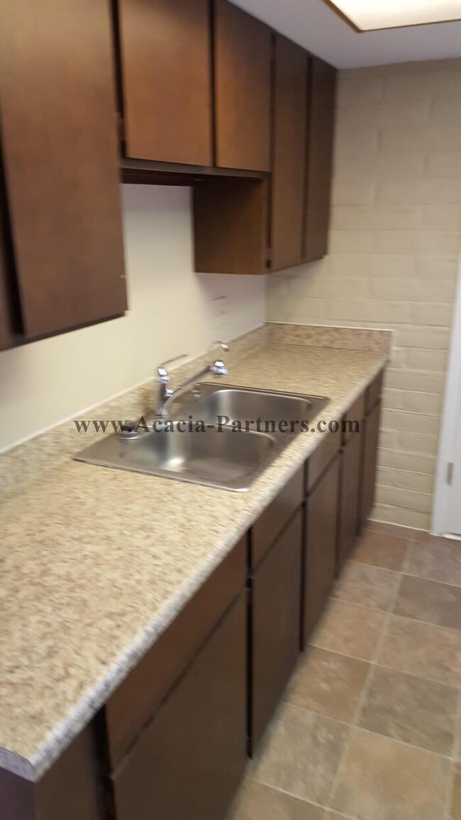 Building Photo - 3 Bedroom Eastside w/ Carport, Fireplace &...