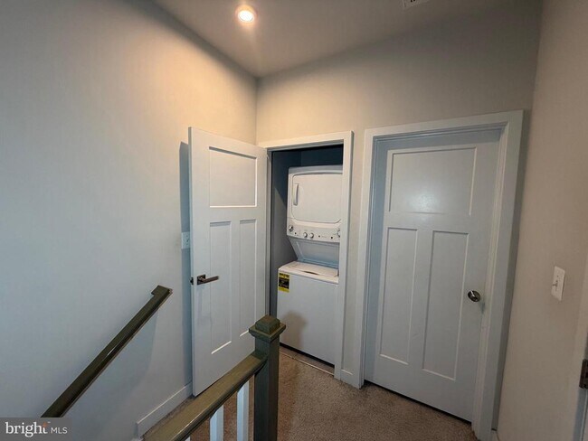 Building Photo - 4812 Crest View Dr