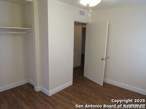 Building Photo - 419 Anton Dr