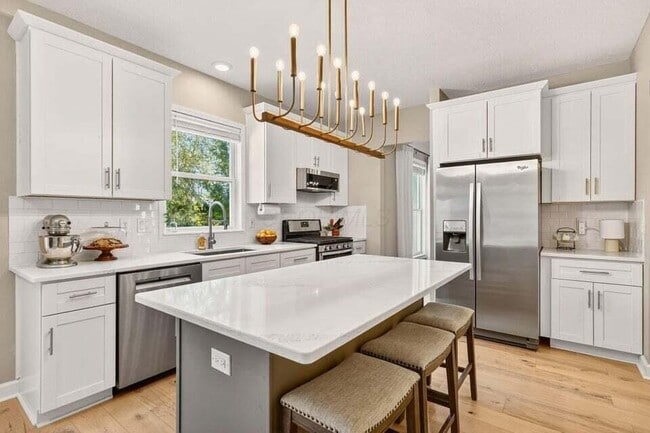 Building Photo - 5692 Sugarwood Dr