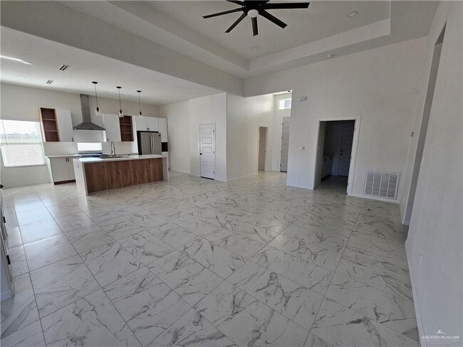 Building Photo - 8 N Revolution St