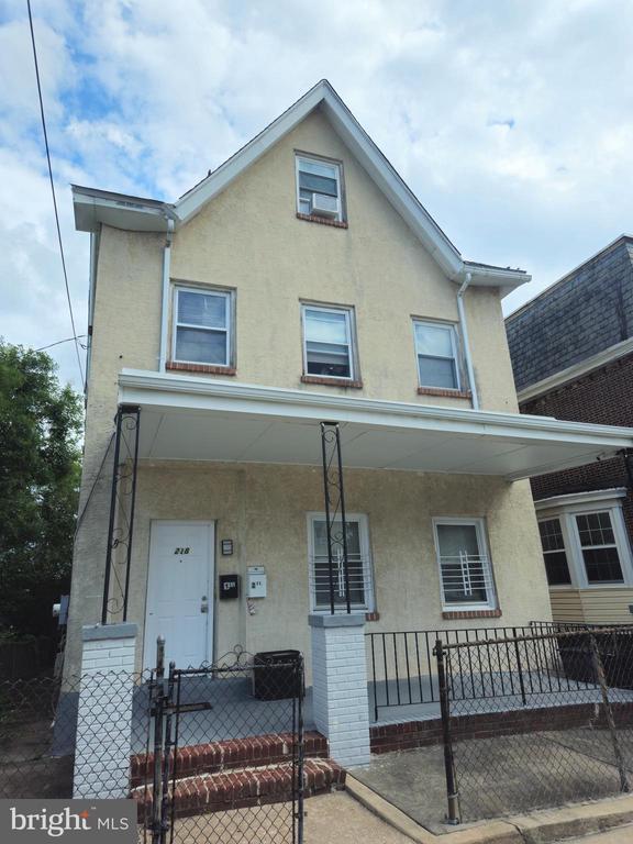 Building Photo - 218 E Price St