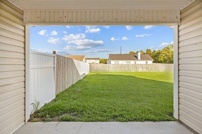 Building Photo - 216 Smallwood Rd