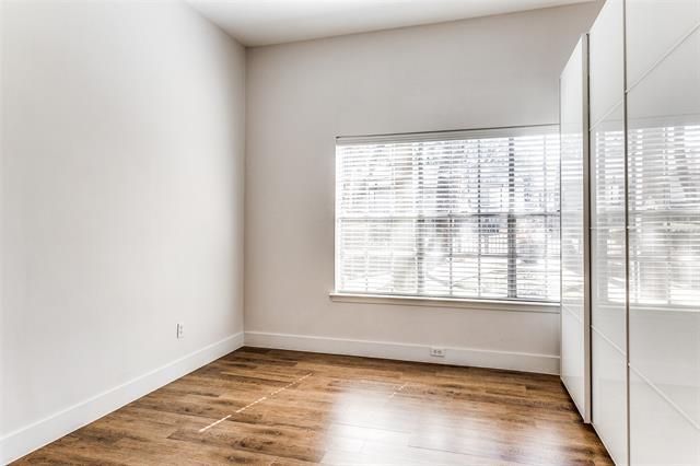 Building Photo - 10403 High Hollows Dr