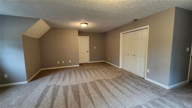 Building Photo - 5139 Chestnut Cir