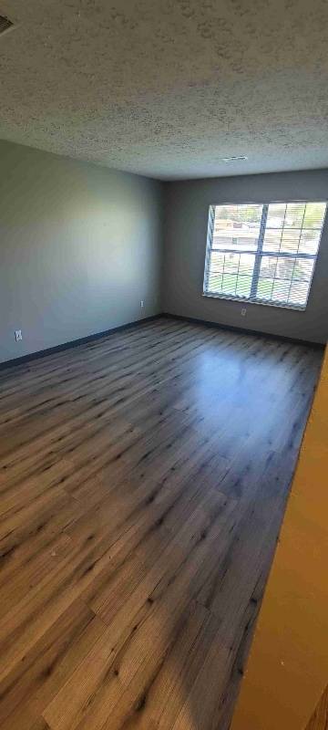 Building Photo - 573 Irving Wick Dr E
