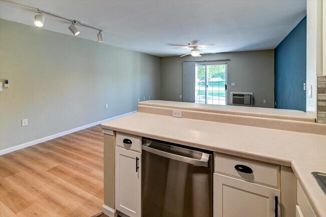 Building Photo - 201 Kearney Way