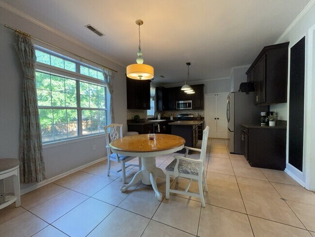 Building Photo - 1009 Ariel Ct