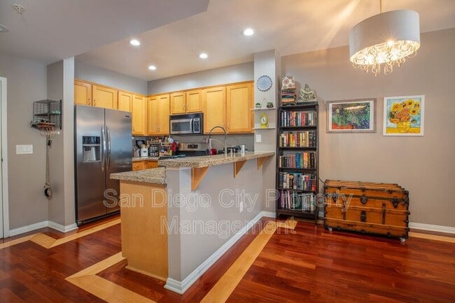 Building Photo - 450 J St