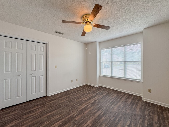 Building Photo - 7 Clayton Ln