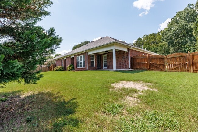 Building Photo - 2602 Little Cove Rd