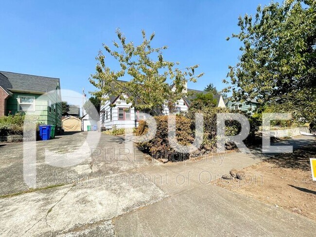 Building Photo - 6945 NE Sacramento St